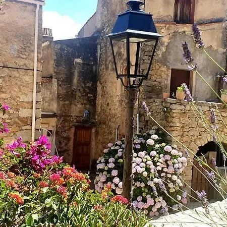 Au Coeur De *